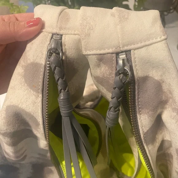 Lululemon White and Gray Large Bag - Picture 5 of 13